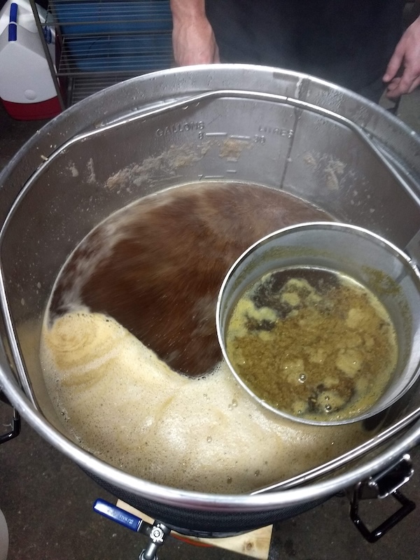 Stainless steel brewing kettle