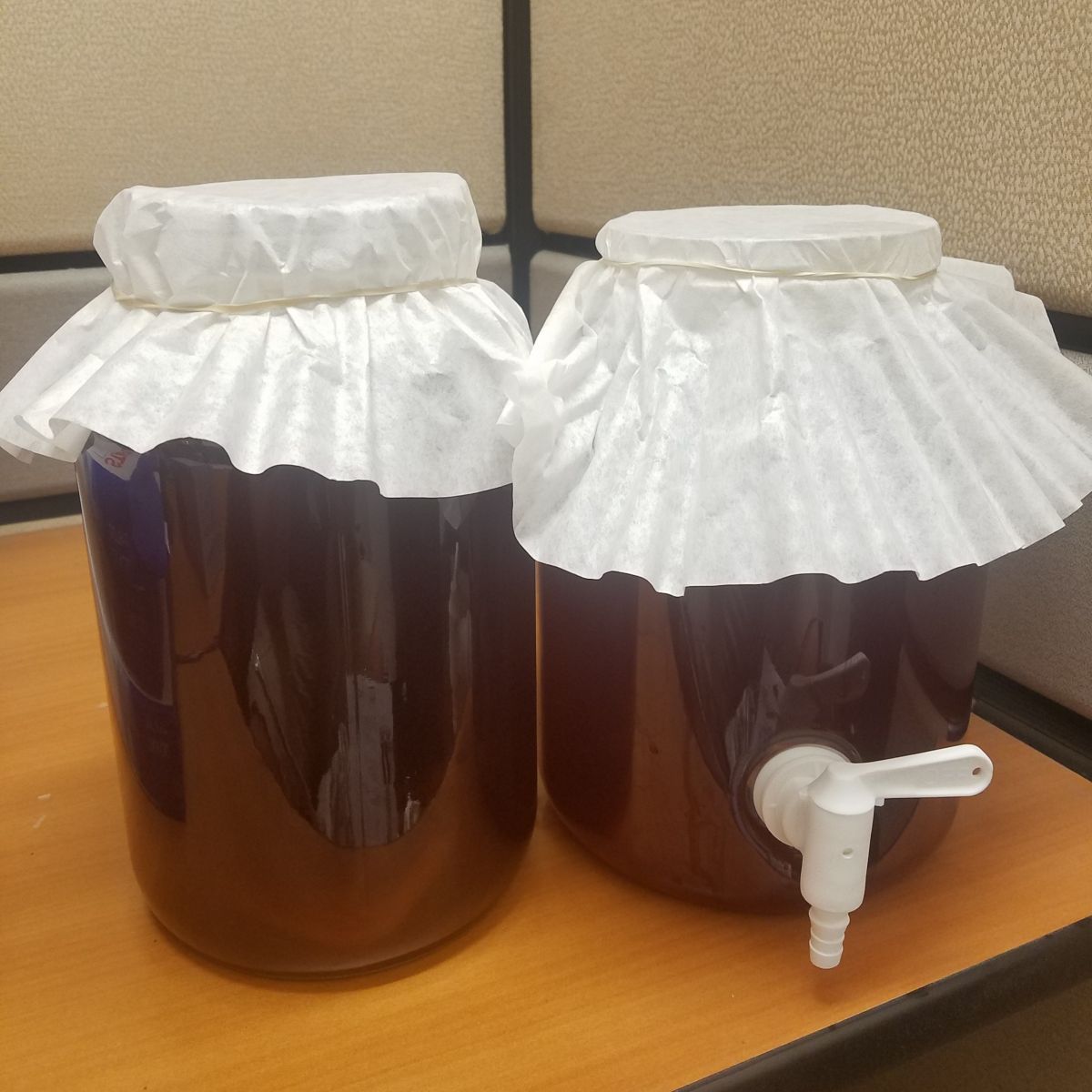 There are two methods for brewing kombucha